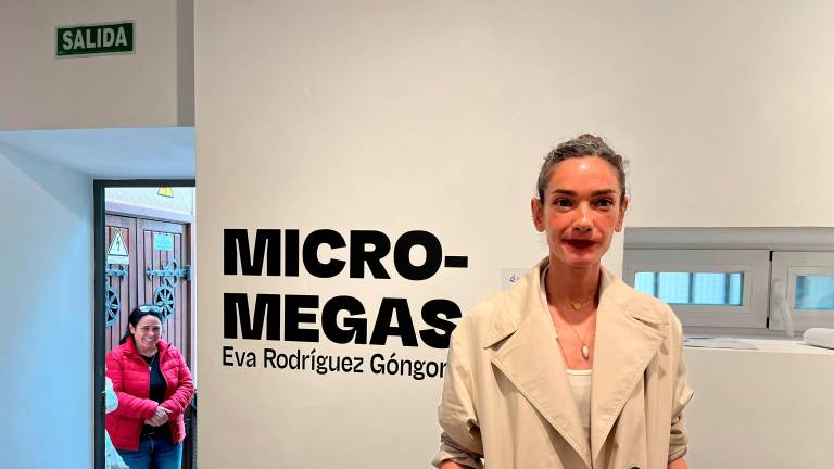 La artista Eva Rodríguez Góngora en la presentación de “Micromegas”. / Álvaro Guzguti / Diario JAÉN. 