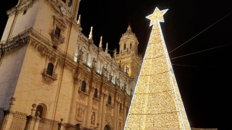 El corazón de Jaén se ilumina para inaugurar oficialmente la Navidad