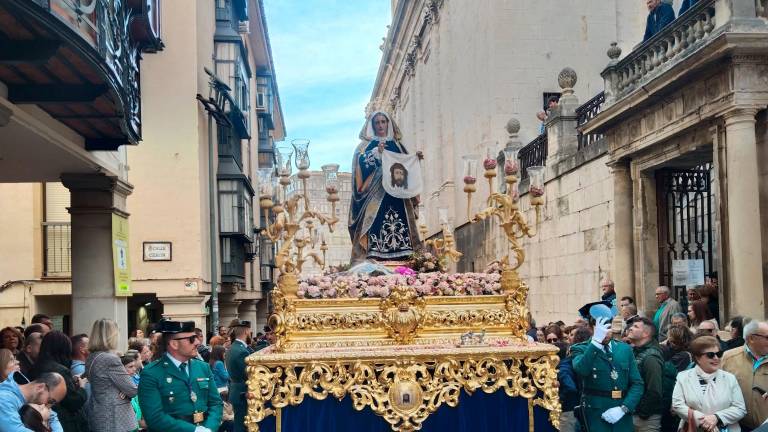 “El Abuelo” regresa al Camarín: las mejores imágenes de su recorrido de Viernes Santo