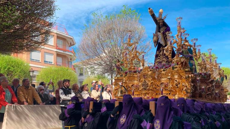 Torredelcampo celebra el encuentro de Nuestro Padre Jesús Nazareno y la Virgen de la Aurora