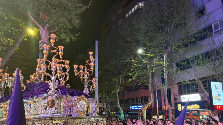 La Expiración acompaña a los jiennenses en el anochecer del Jueves Santo