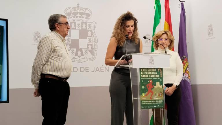 Felipe Cano, Beatriz López y María José Extremera, en la presentación de la Subida al Castillo de Santa Catalina. / Gilberto Moreno / Diario JAÉN.