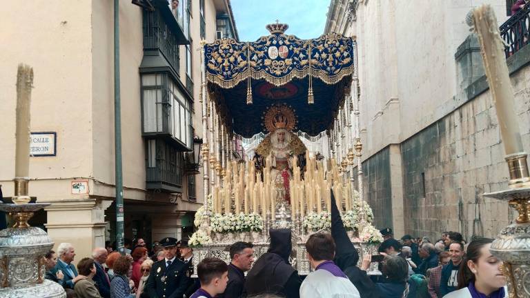“El Abuelo” regresa al Camarín: las mejores imágenes de su recorrido de Viernes Santo
