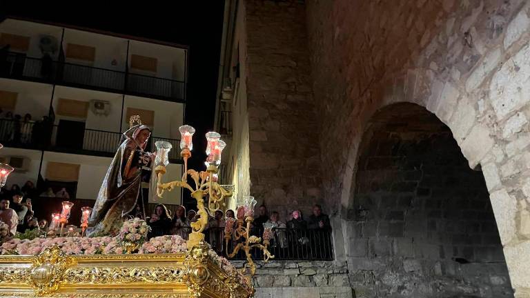 “El Abuelo” regresa al Camarín: las mejores imágenes de su recorrido de Viernes Santo