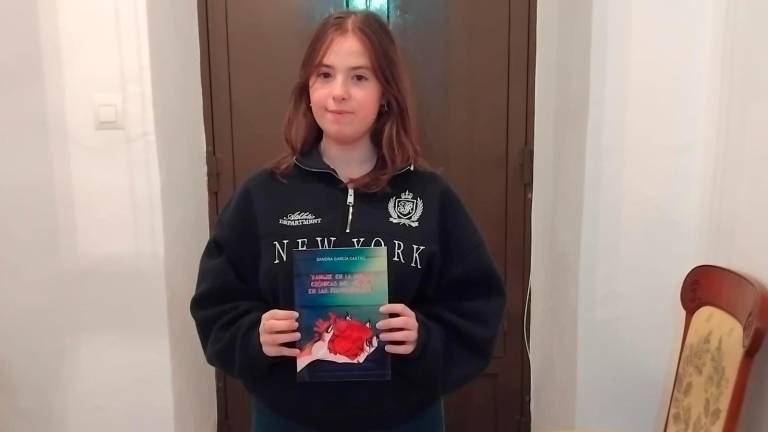 Sandra García edita dos libros con solo 17 años
