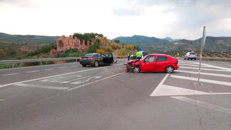 Tres heridos por un choque en el cruce de Fuente Álamo