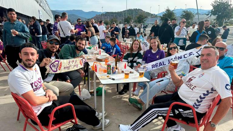 Así se viven los instantes previos al gran derbi Real Jaén-Linares
