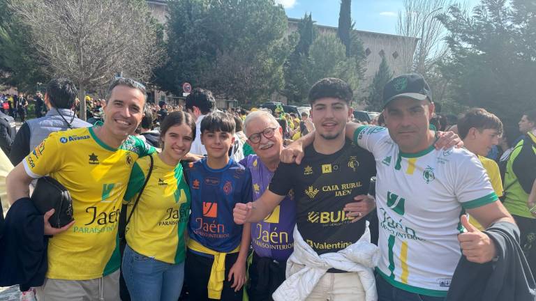 Una marea amarilla que celebra a lo grande el triunfo del Jaén Paraíso Interior