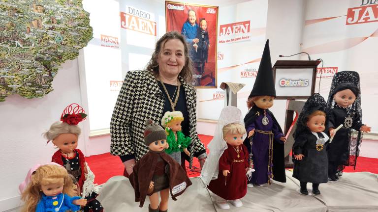 Inaugurada una exposición de muñecas de la artista Conchi Robles por el 85 Aniversario de Diario JAÉN