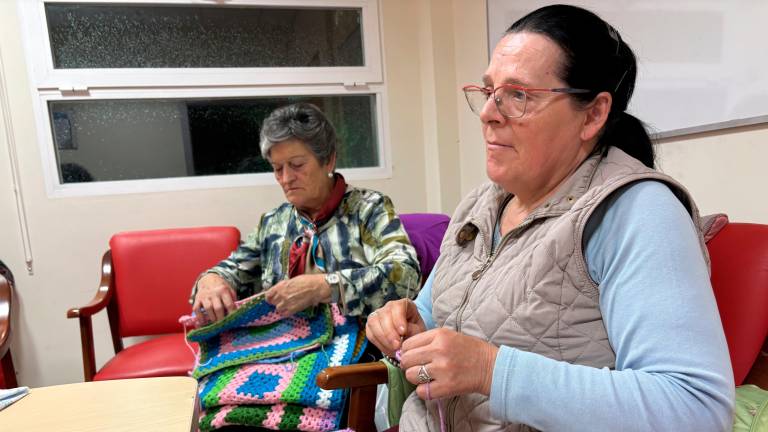 Puntada a puntada, Noalejo llega a las estrellas: Así fue el proceso creativo del tapiz de Enganchadas al Universo