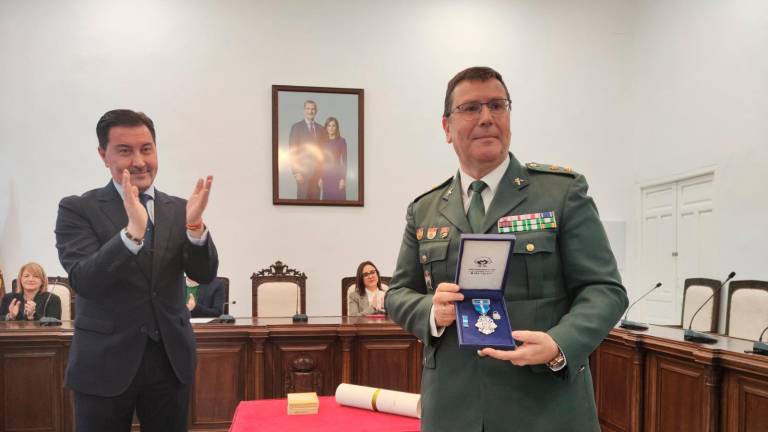Francisco José Lozano, Cruz al Mérito Civil