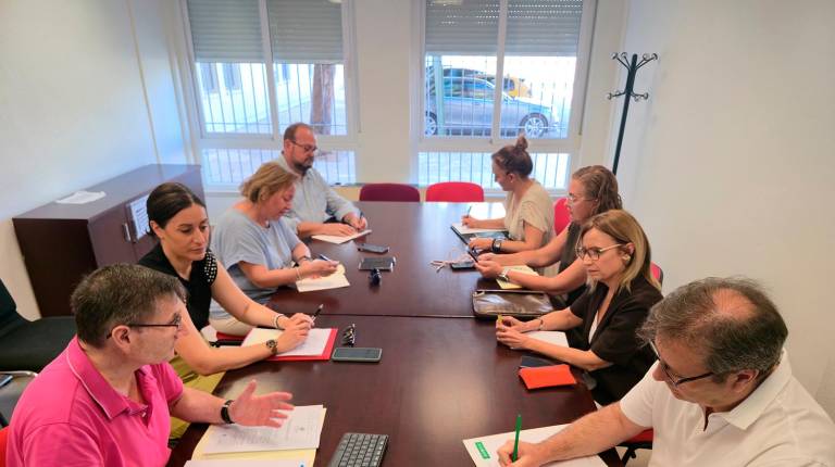 <i>Reunión de la comisión de seguimiento del programa “Hack the City”. / UJA.</i>