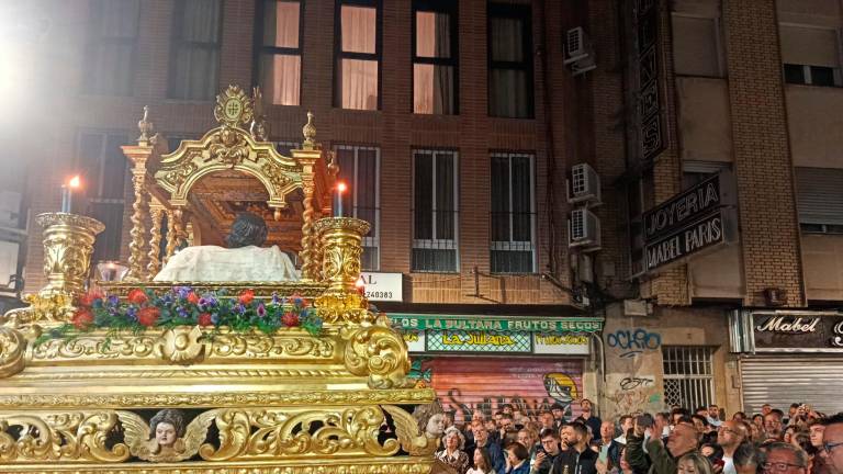 El Santo Sepulcro llena de solemnidad el Viernes Santo en Jaén