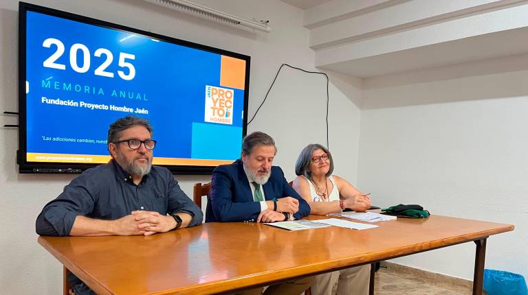 <i>Pedro Pedrero Lanero, Luis Jesús García-Lomas Pousibet e Isabel Mateos Valero. / Álvaro Guzguti / Diario JAÉN.</i>