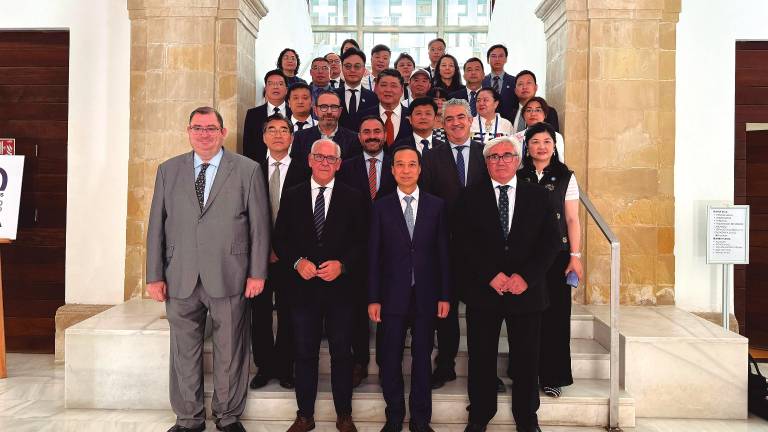 El alcalde de Dongguan y representantes empresariales, junto a Jesús Estrella, Bartolomé Cruz y Javier Calvente.