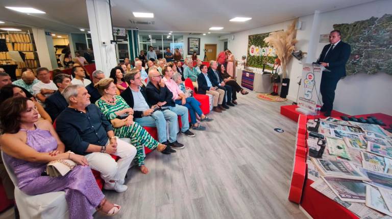 <i>Invitados al acto “Compartir”, celebrado en la sede corporativa de Diario JAÉN. / Agustín Muñoz / Diario JAÉN. </i>