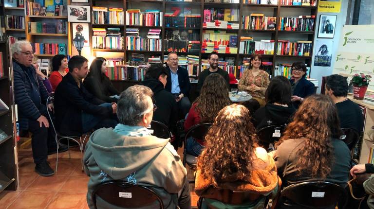 <i>Encuentro “Poesía en tu librería” en Úbeda el pasado marzo. / Diputación de Jaén. </i>