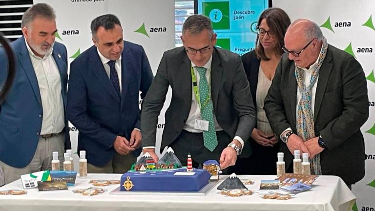 El Aeropuerto Federico García Lorca estrena la nueva conexión con Santander