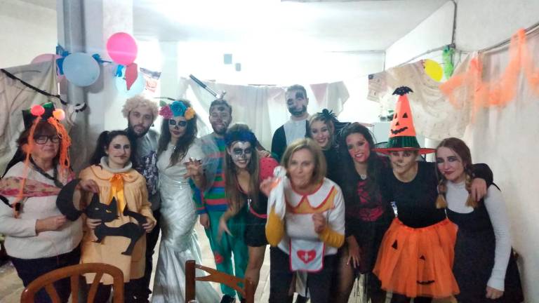 Diversión y baile en la noche de Halloween