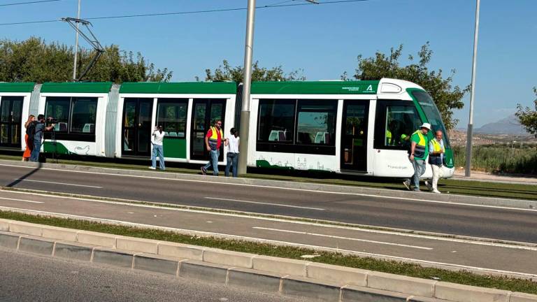 Dos empresas optan al contrato de mantenimiento de trenes y cocheras del tranvía