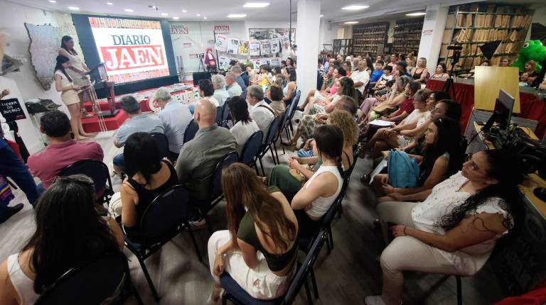 <i>Entrega de premios de la 38 edición del Concurso de Redacción Prensa-Escuela de Diario JAÉN. / Agustín Muñoz / Diario JAÉN. </i>