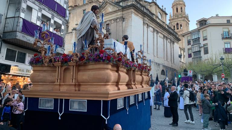 Los aplausos marcan el compás del Divino Maestro