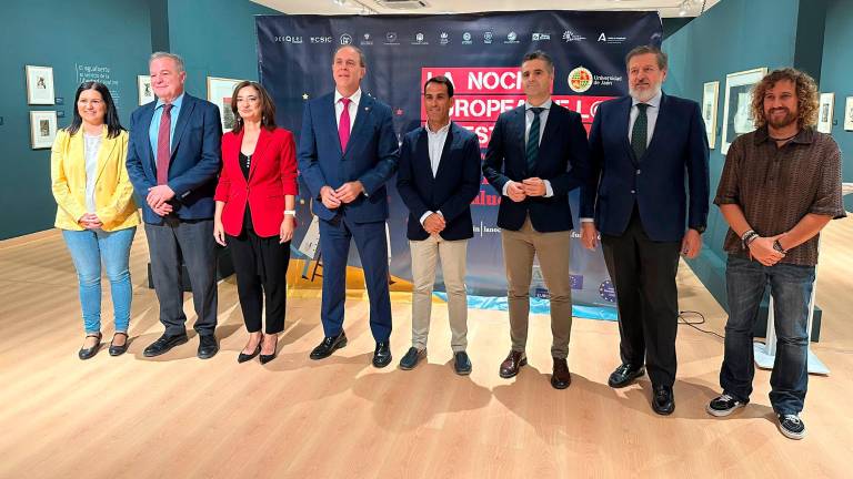 Distintas autoridades en el acto de presentación. / José García / Diario JAÉN.