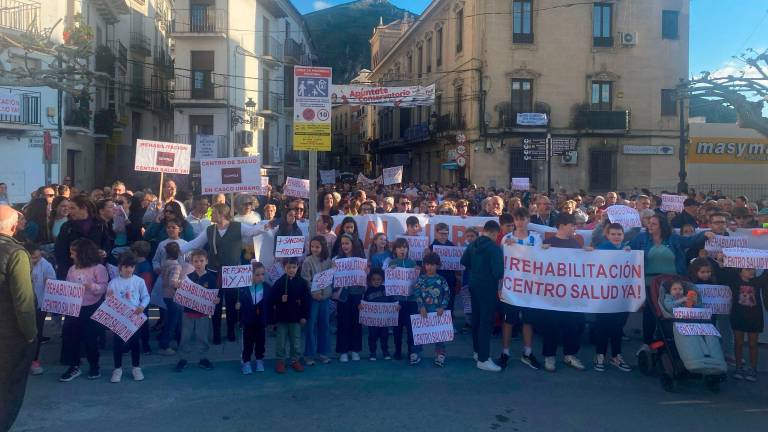 Cientos de personas vuelven a manifestarse en Cazorla por el centro de salud