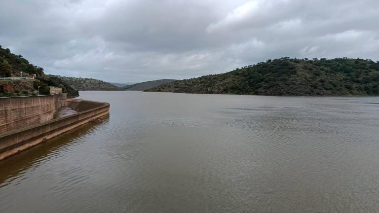 Así libera agua el embalse del Rumblar tras las lluvias