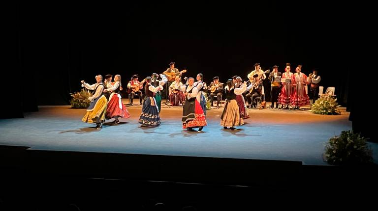<i>Homenaje a Pilar Sicilia, en el Teatro Darymelia. / Ana Lechuga / Diario JAÉN. </i>