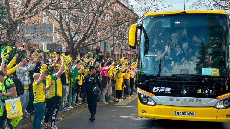 La Marea Amarilla arropa al equipo antes de la final copera