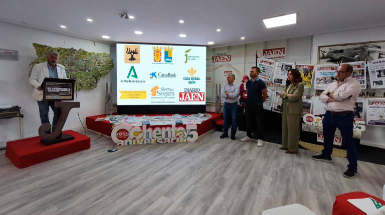 <i>Juan Espejo, José Barcos, José Lara, Ana Civantos y Lucio Robles durante larpesentación de la Feria de la Trashumancia, Turismo y Costumbres. / Agustín Muñoz / Diario JAÉN.</i>