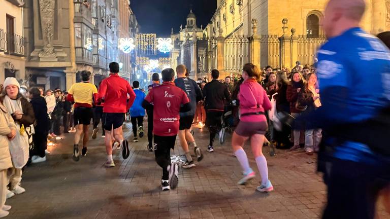 Fotogalería: La noche en la que Jaén ardió y corrió al unísono por la San Antón