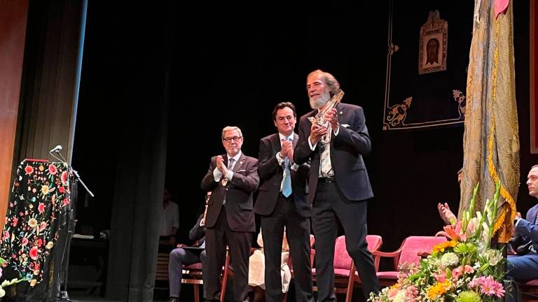 Ramón Molina conmueve al teatro Darymelia con su Pregón de Gloria