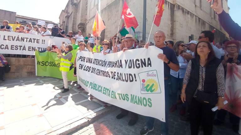 Unos 2.500 jiennenses se manifiestan por una sanidad con garantías en Andalucía