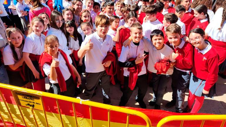 La Plaza de Santa María rezuma ilusión por la visita real