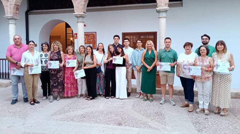 <i>Entrega de premios de las Cruces de Mayo. / Ayuntamiento de Jaén. </i>