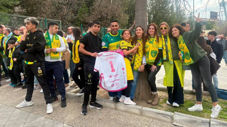 La marea amarilla toma las calles para recibir al Jaén Paraíso Interior