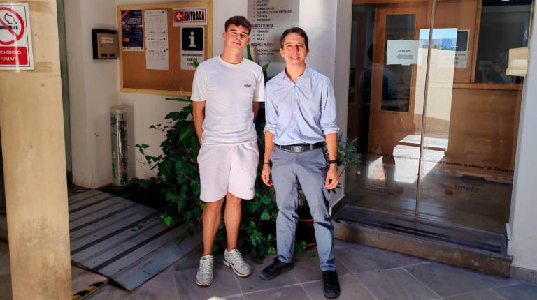 <i>David Gómez y el concejal de Empleo, Luis García Millán. / Ayuntamiento de Jaén. </i>