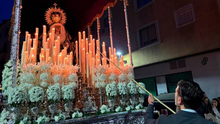 La Expiración acompaña a los jiennenses en el anochecer del Jueves Santo