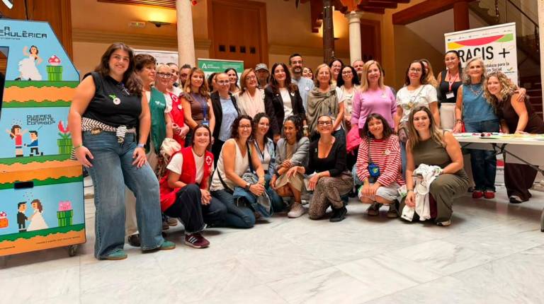 <i>“Encuentro en movimiento por la Salud Mental”, con vecinos de La Magdalena. / Ayuntamiento de Jaén.</i>