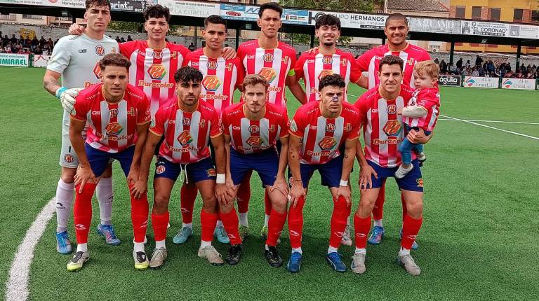 <i>Alineación de la UDC Torredonjimeno ante el FC Marbellí. /UDC Torredonjimeno.</i>