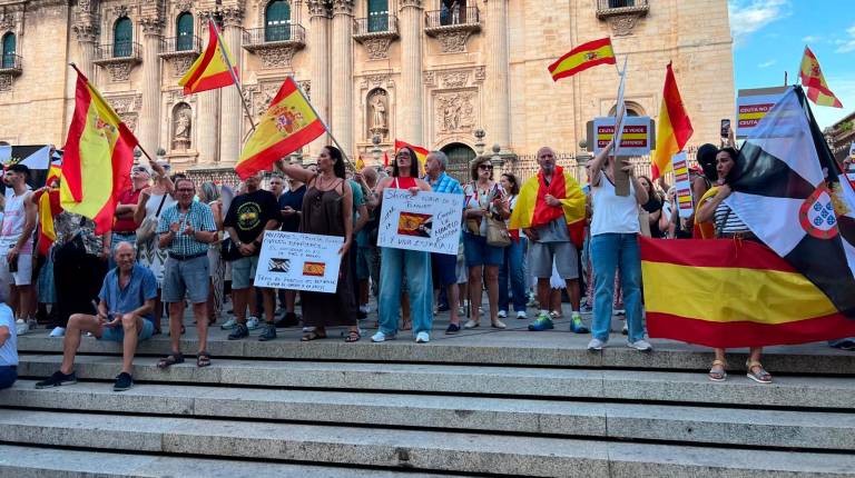 Jaén se vuelca con Ceuta: vecinos se concentran en la Plaza de Santa María