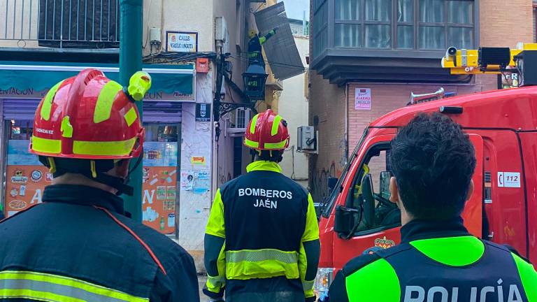 El fuerte viento arranca varias tejas en Doctor García Anguita