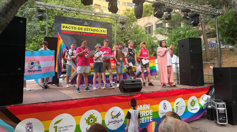 La marea de colores del Orgullo planta cara al odio