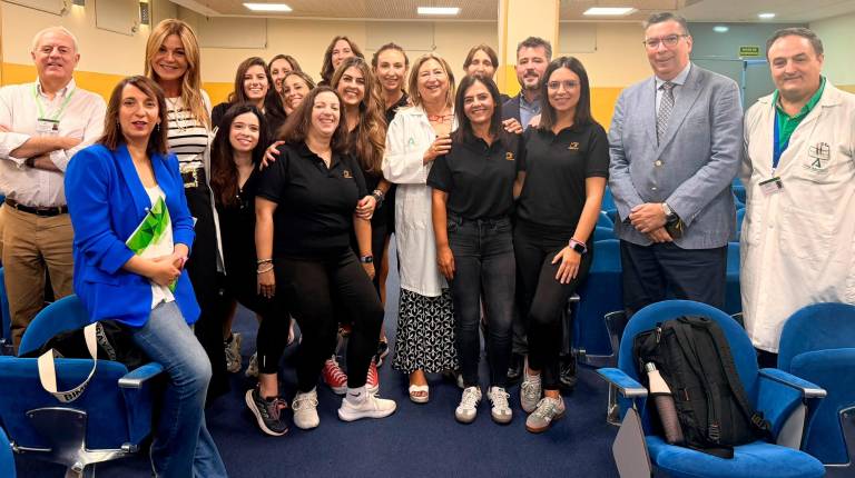 <i>Equipo del programa ejercicio de Oncología en el Hospital de San Agustín de Linares. / Junta de Andalucía. </i>