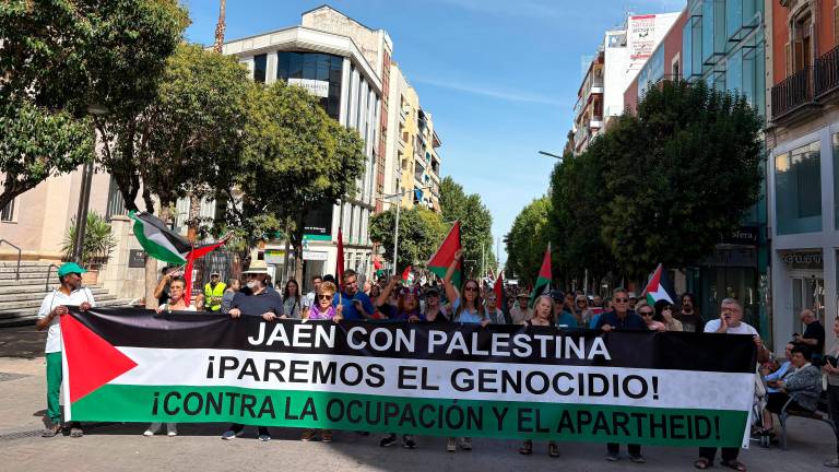 Cientos de personas claman en Jaén por el fin del “genocidio en Gaza”