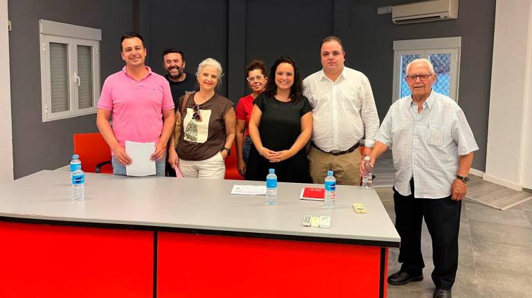 <i>Asamblea del PSOE de Fuerte del Rey en la que ha relevado a Manuel Melguizo por Paqui Peinado. / PSOE de Fuerte del Rey.</i>