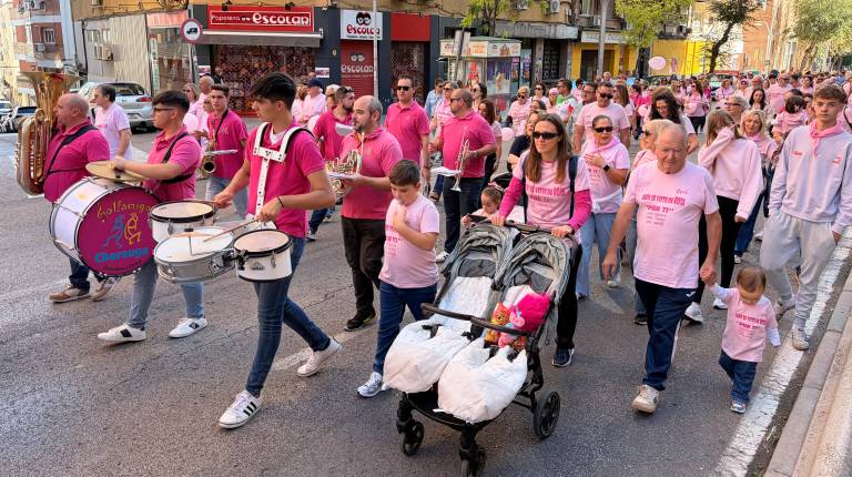 Fotogalería: Jaén se viste de rosa en su XIV marcha contra el cáncer para exigir más recursos en la sanidad pública y la mejora de los cribados