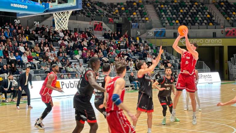 El Jaén CB muere de pie ante el líder (72-81)